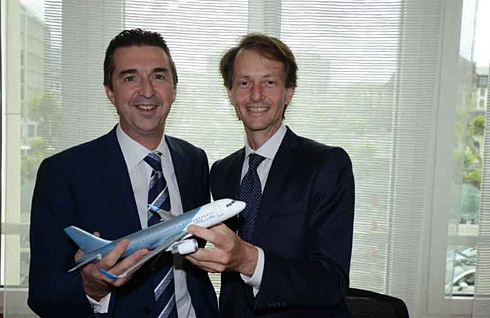 Benoit Defforge, Managing Director Airbus Corporate Jets (left), Andrea Zanetto, CEO Fly Comlux (c) Airbus