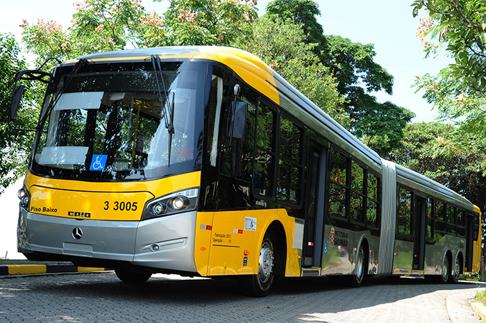Citybuses like this Mercedes-Benz fitted with a Voith DIWA.5 automatic transmission ensure that the spectators are safely transported to the Brazilian stadiums.