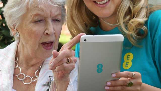 EE survey: Common technology jargon prevents over 65 year olds around the UK from getting online 