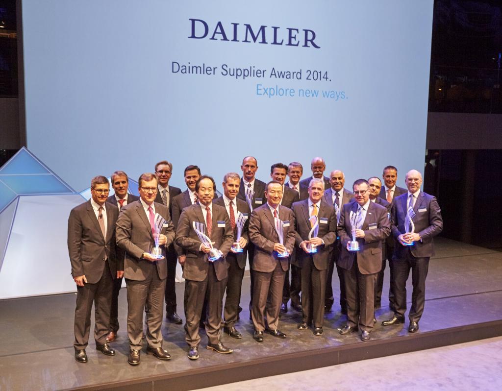 (left to right) Wendelin Wolbert, Head of International Procurement Services, Daimler AG; Wilfried Porth, Member of the Board of Management of Daimler AG, Human Resources and Director of Labor Relations & Mercedes-Benz Vans; Marcus Baur, Generaldirektor Bocar S.A. de C.V.; Prof. Dr. Ralf Herrtwich, Head of GR & AE Driver Assistance and Chassis Systems, Daimler AG; Dr. Marcus Schoenenberg, Head of Global Procurement Trucks and Buses, Daimler AG; Nobuyuki Tabuchi, Geschäftsführer [...]