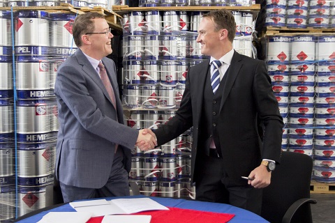 From left to right: Kim Junge Andersen (Group Executive Vice President and CFO) and Johann Geldenhuis (TCMC's General Manager) shaking hands after the deal was signed.