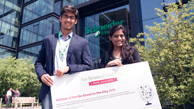 Mohamad Meraj Shaikh and Spoorthy Kotla, from the Indian Institute of Technology Kharagpur, winners of Go Green in the City 2015