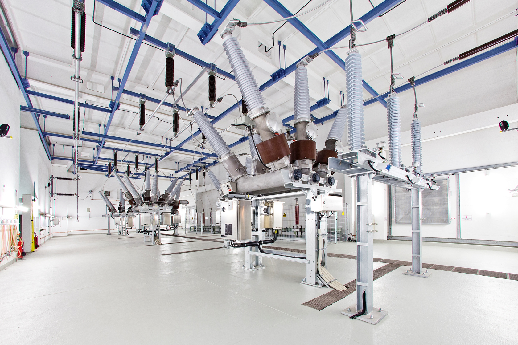 Alstom successfully installs five HYpact compact switchgear modules for Netz Leipzig GmbH at the LzK substation in Leipzig 