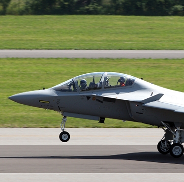 Finmeccanica receives order for a further nine Aermacchi M-346 advanced training aircraft for the Italian Air Force