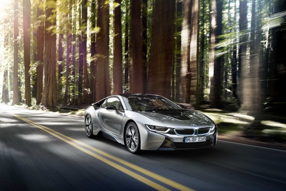 The plug-in hybrid drive system powering the BMW i8 triumphs in its class at the International Engine of the Year Awards  