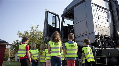 DONG Energy, Danish Transport & Logistics Association, East Jutland Road Hauliers' Association launch road safety campaign aimed at young road users 