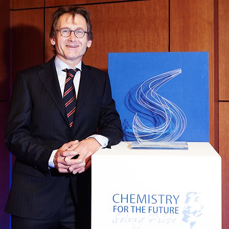 Chemistry for the Future Solvay Prize winner Ben Feringa among the winners of the Nobel Prize in Chemistry 2016 