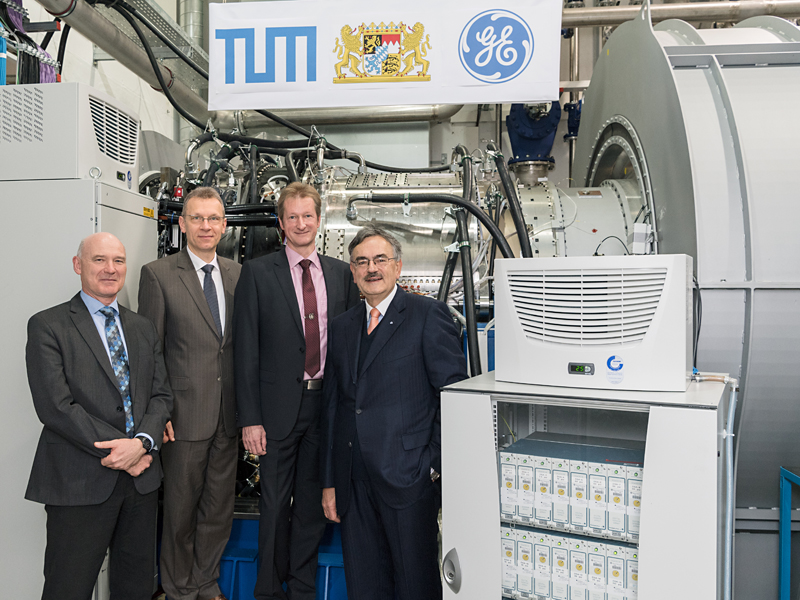 Control center of the axial compressor laboratory. (Photo: Uli Benz / TUM)