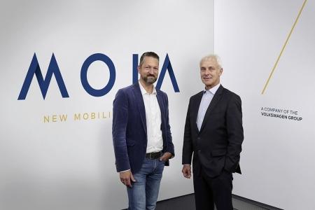 Matthias Müller, CEO of the Volkswagen Group (right) and Ole Harms, CEO of MOIA (left) to launch MOIA - the Volkswagen Group's new company.