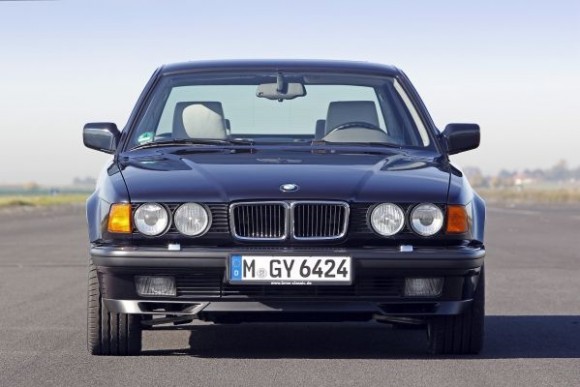 25 years of BMW 12-cylinder engines - BMW 750iL ( E32). (10/2012)