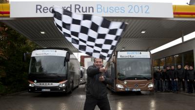 Record Run Buses 2012: Zieleinlauf nach 18 000 km am 26. Oktober 2012 in Wiesbaden Fotonummer: 12C1225_214 Dateigröße: 3,159 MB Dateigröße, niedrig: 0,017 MB Datum: 29.10.2012