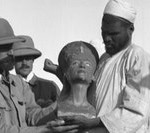 Ausgrabung der Büste der Nofretete in Tell el-Amarna/Ägypten -Quelle: Universitätsarchiv / Prinz Johann Georg von Sachsen