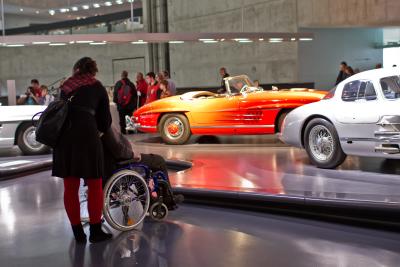 Internationaler Tag der Menschen mit Behinderung: Das Mercedes-Benz Museum: Barrierefrei für alle Fotonummer: 12A1335 Dateigröße: 1,202 MB Dateigröße, niedrig: 0,020 MB Datum: 28.11.2012