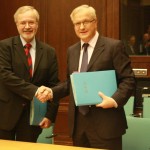 EU-EIB Project Bond Initiative launched with start of pilot phase Mr Werner Hoyer, President of the EIB and European Commission Vice President Mr Olli Rehn Bruxelles 07/11/2012
