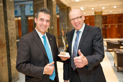 Delighted with the HR Excellence Award for the Bayer JobApp (from left): Bernd Schmitz, Head of University & Talent Relations and Georg Müller, Head of HR Germany