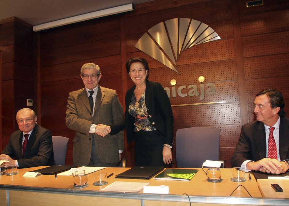 Signature UnicajaFrom left to right: Manuel Azuaga, Director General Unicaja Banco, Braulio Medel, President Unicaja Banco, Magdalena Álvarez, EIB Vice-President and Carlos Guille, EIB Deputy Director General 10/01/2013