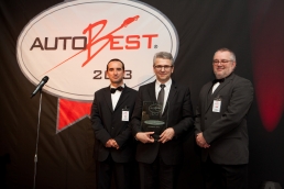 Christian Chapelle, Vice President Powertrain and Chassis Engineering, receives the ECOBEST 2012 award
