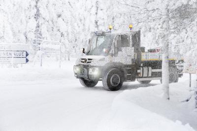 Winter testing at 30 degrees Celsius in the cold Scandinavian winter, still camouflaged: the new Mercedes-Benz Econic (13A325), new Unimog extreme off-roader (13A324) and new Unimog implement carrier (13A323) on test drives in Rovaniemi, the capital of Lapland. Date: Mar 26, 2013