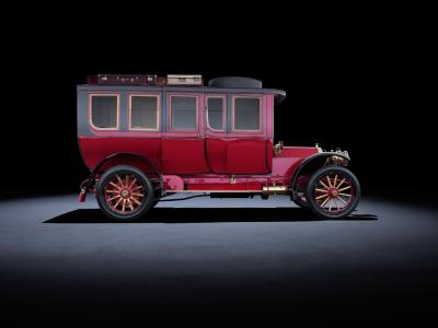 Mercedes-Simplex 60 hp from 1904: The picture shows the elegant and luxurious touring limousine formerly owned by Emil Jellinek. Date: Nov 06, 2012