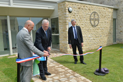 Opening of the new wheat breeding station in France: Bernard Ravel, Site Manager (left), Rick Turner, Global Head of Wheat & Oilseeds at Bayer CropScience, and Frank Garnier, President of the Bayer Group in France.