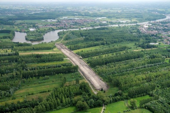 Jan De Nul Group environmental subsidiary Envisan completed 800m long compartmental dike part of the future flood area in Vlassenbroek, Belgium