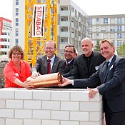 STRABAG Real Estate feiert Grundsteinlegung für Wohnkomplex in Flugfeld  Böblingen/Sindelfingen 