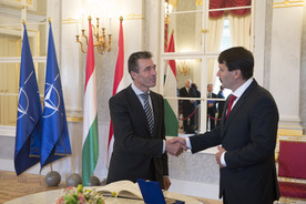 Secretary General stresses value of defence cooperation on visit to Hungary