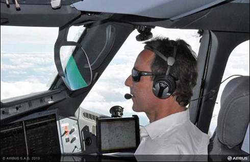 Fabrice Brégier experiences his first flight on board the A350 XWB (MSN1) (c) Airbus