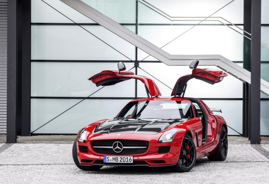 SLS AMG GT FINAL EDITION: Limited edition of 350 to mark the end of the model cycle; available as a Coupé and Roadster 