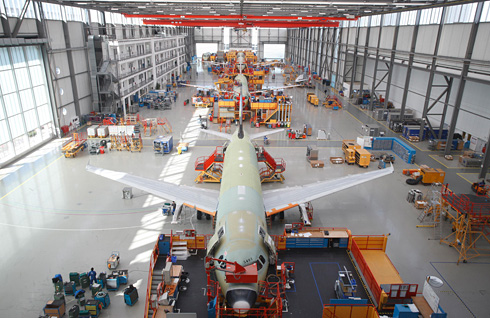 Airbus to raise A320 Family production to 46 a month by Q2 2016. A320 family FAL in Hamburg (c) Airbus