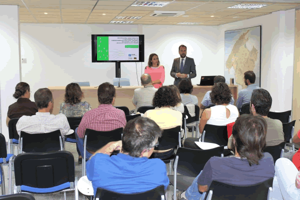 The Director General for the Environment, Environmental Education and Climate Change, Neus Lliteras, and Red Electrica's Regional Delegate in the Balearic Islands, Eduardo Maynau, during the presentation of the 'Mapping of bird flight paths' project.