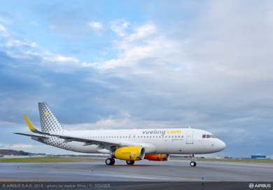 Vueling takes delivery of its first enhanced comfort A320 cabin featuring the Airbus Space-Flex concept (c) Airbus