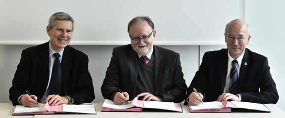 Left to right: Jacques Biot, President of École Polytechnique, Marko Erman, Chief Technology Officer at Thales and Denis Levaillant, head of Thales's laser activities.