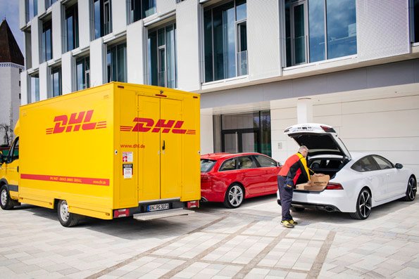 Audi is working together with its partners DHL Parcel and Amazon to develop an innovative logistics service: shipping parcels directly to your car’s trunk. A pilot project starting in May will allow participants to use Audi connect easy delivery for the first time. The service will operate through temporary authorization for keyless access to the car’s luggage compartment.