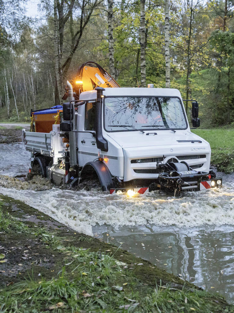 Virtually unstoppable: the Unimog U 5023 has a fording capability of up to 1.2 m.