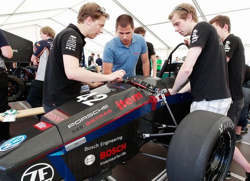 Formula Student 2012: tips and tricks from Bosch experts During the two-day workshop at the Bosch proving ground in Boxberg, Bosch engineers are on hand to give the Formula Student teams help and practical advice.