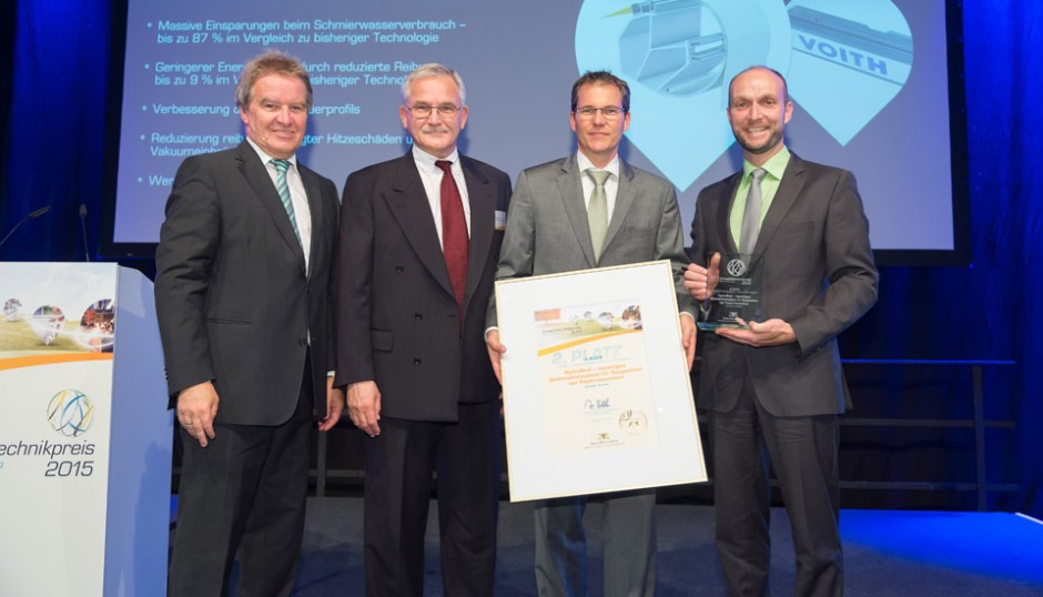 From left: Franz Untersteller (Environment Minister of Baden-Wuerttemberg) with Frank Opletal (CTO, Voith), Marc Erkelenz (R&D, Voith) and Jochen Honold (Global Productmanager, Voith)