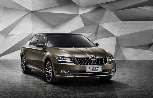 ŠKODA: 88,500 vehicles delivered to customers worldwide in October 2015; down 2.7% YoY 