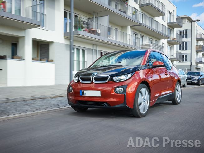 Im neuen ADAC EcoTest übernimmt der BMW i3 die ökologische Führung.