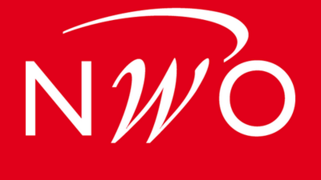 Logo mockup donkere gevel teken perspectief psd, image size:1280x720