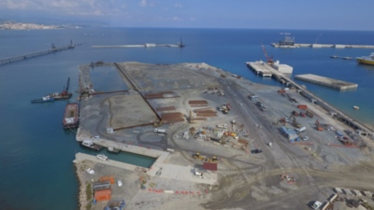 APM Terminals Vado Italy set to become the new southern gateway