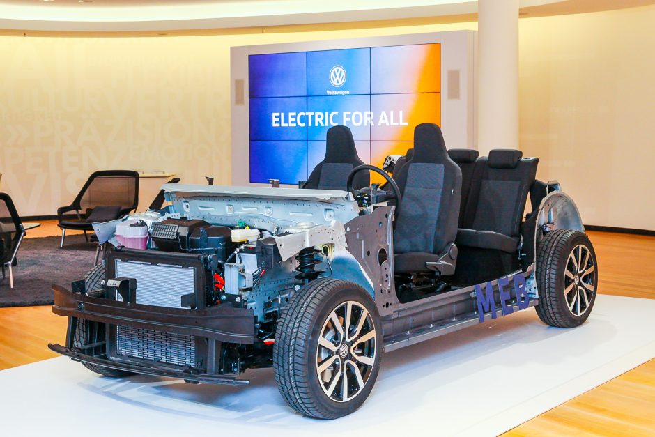 Volkswagen world premieres modular electric drive matrix (MEB): a ...