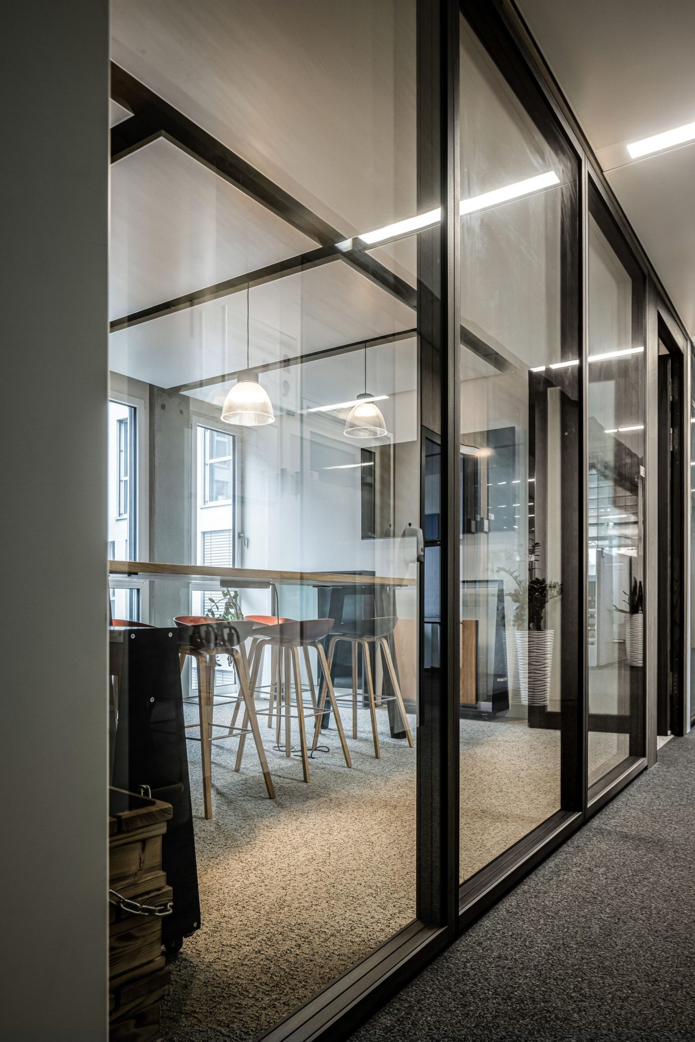 Lindner Unveils Sustainable Glass Partitions with EcoFriendly Wood