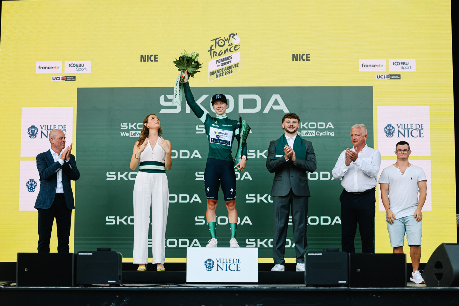 Škoda Design crée un trophée de cristal vert pour la gagnante du classement par points du Tour de France Femmes